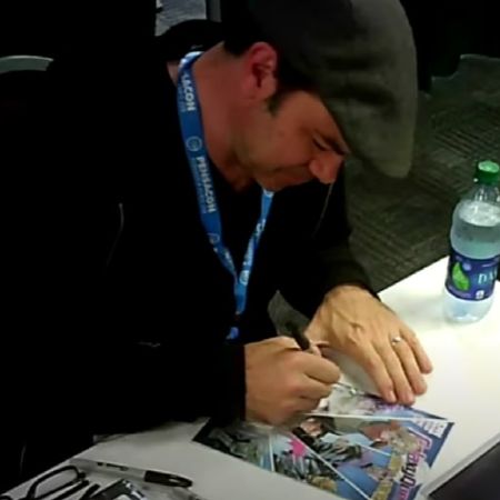 Jed Rees is signing in the poster of the Galaxy Quest.